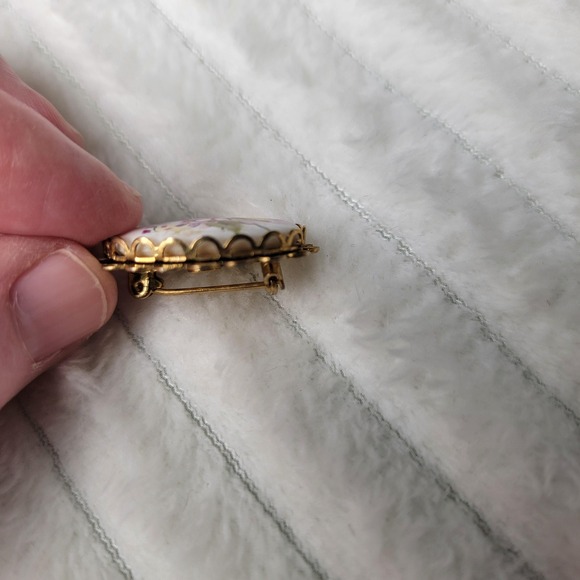 Vintage Hand-Painted Floral Porcelain Brooch: Gold Tone Cottagecore Pin - Picture 6 of 9
